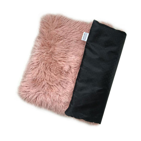 Pink Plush Pet Mat for Dogs and Cats - 50x70cm, Anti-Slip, Warm and Cozy for Autumn and Winter